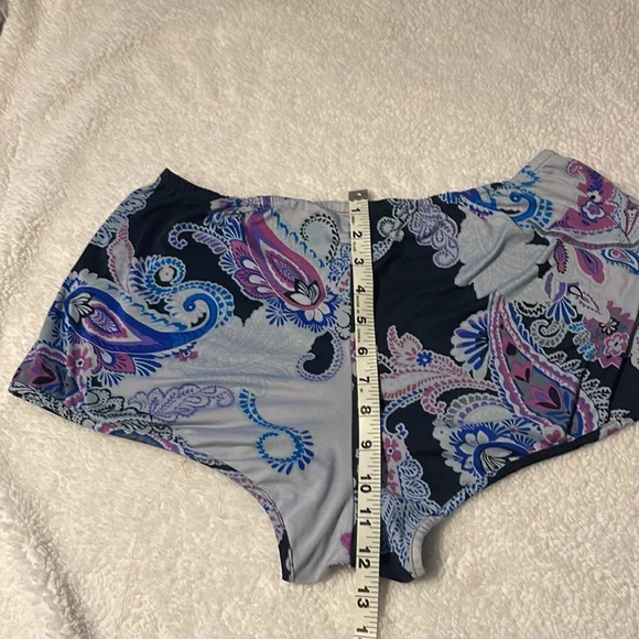 Youth beach shorts Mix and match bundle 3 or more $7 items and get them 3/$12 - Picture 8 of 10